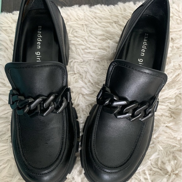 NEW, NEVER WORN Steve Madden platform loafer with black buckle embellishment - Picture 5 of 8